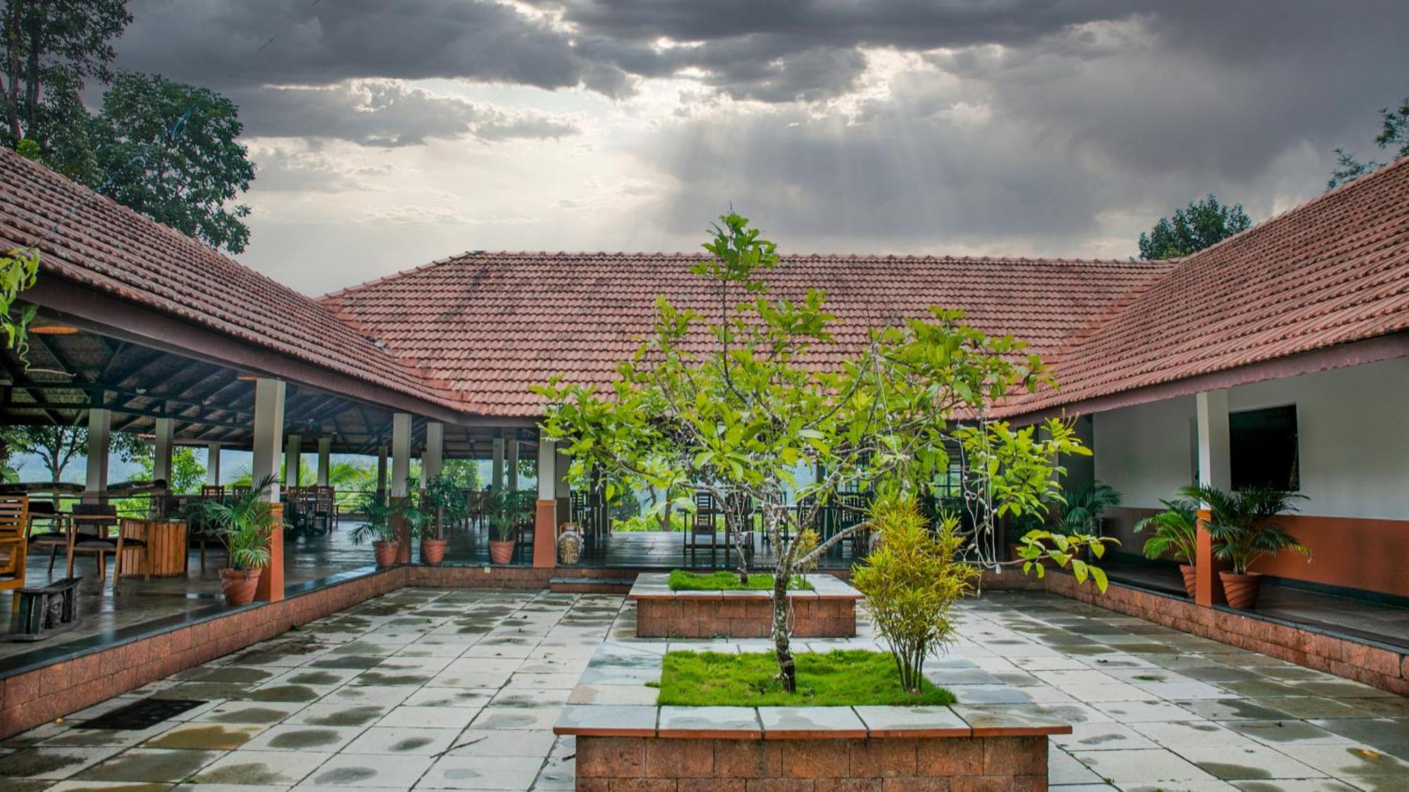 Pranavam Resort & Spa Tariyod Exterior photo